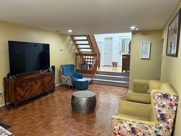 27 E Chicopee Dr — Photo 2