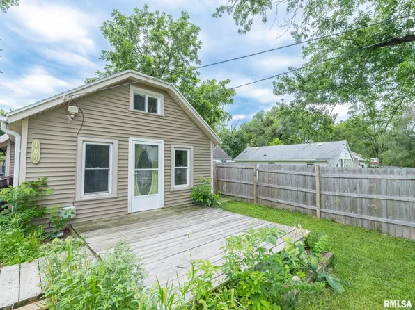 104 Oaklawn Ter, Creve Coeur, IL 61610