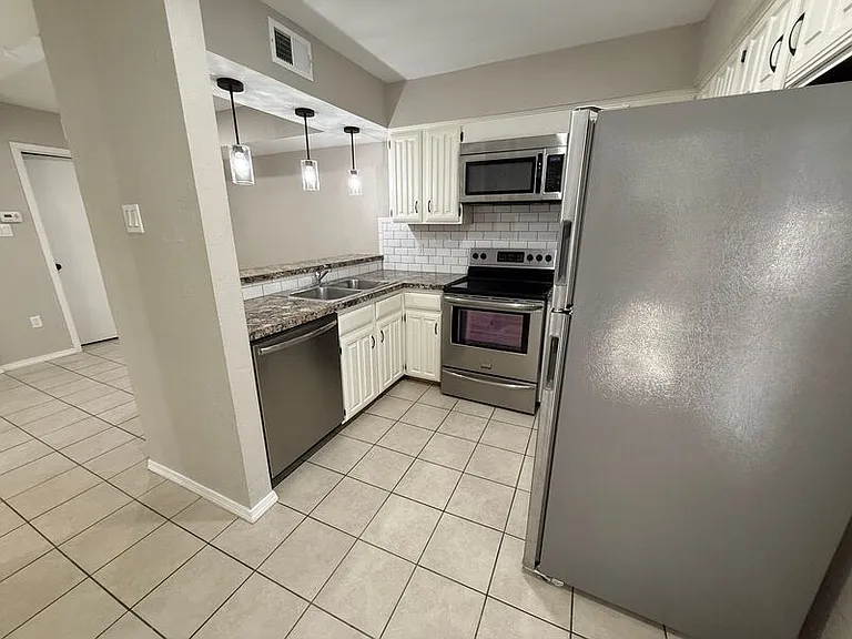 889 Dublin Dr #D — Photo 5