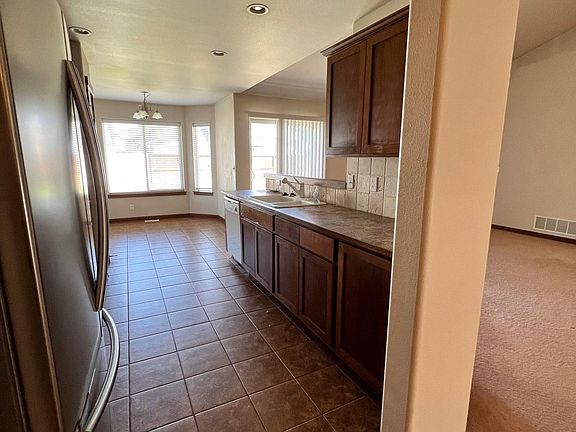 3rd image of 1421 W Yaquina Dr