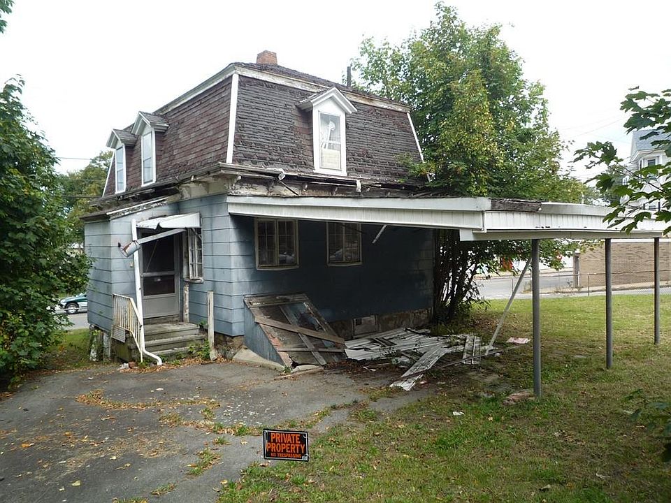 2nd image of 864 Bay St