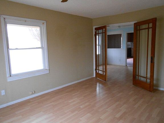 3rd image of 701 E Buckley St