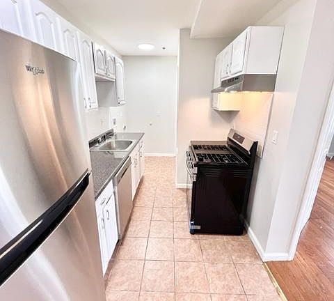 5th image of 169 Grove St #3C