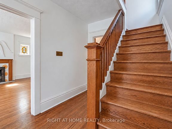 5th image of 32 Belcourt Rd