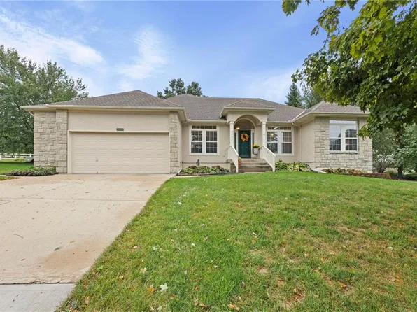 29483 Masters Ct, Louisburg, KS 66053