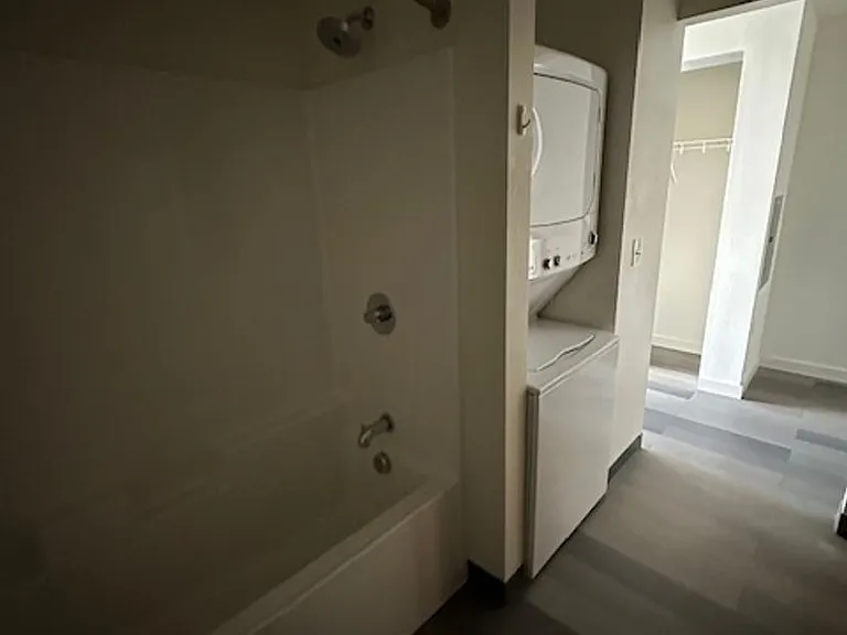 Ferry Street Manor — Photo 16
