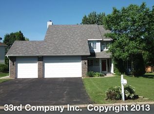 1071 Lake Susan Hills Dr, Chanhassen, MN 55317