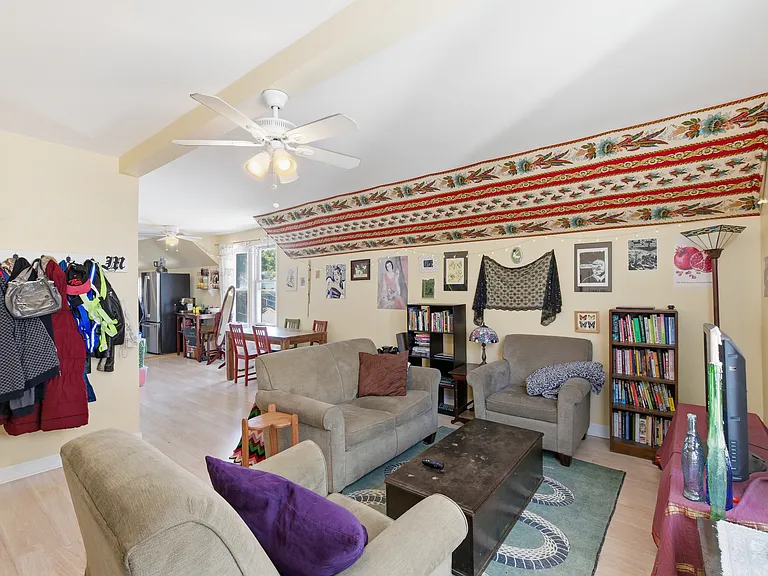 Sunny, Bright, Spacious, Open Floor Plan
