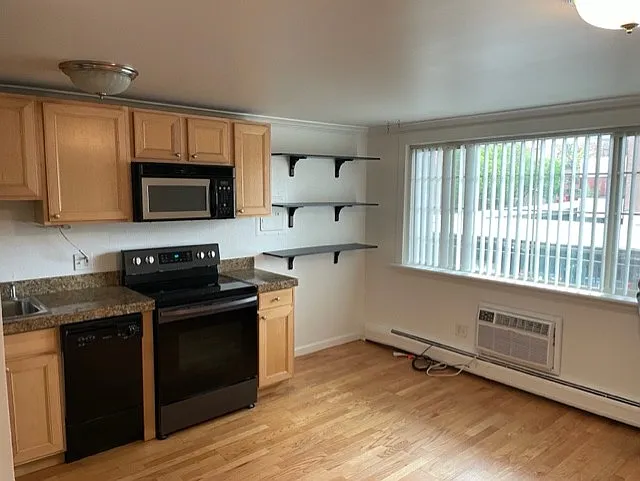 202-30 N Emerson St — Photo 4