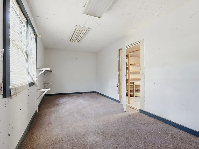 1902 Paisley Ave — Photo 30