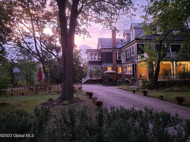 2nd image of 1142 Avon Road