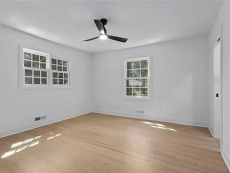 8105 Rosewood Dr — Photo 36