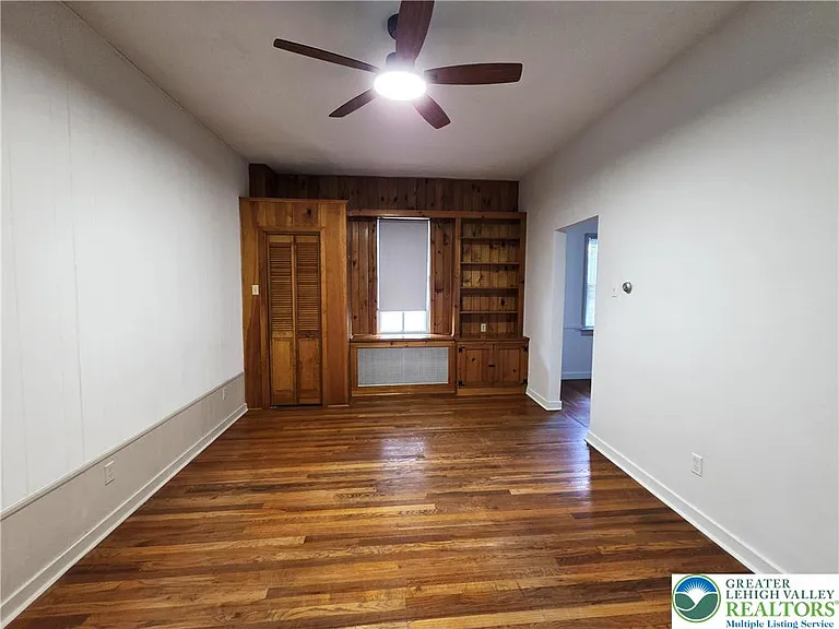 735 W Broad St — Photo 11