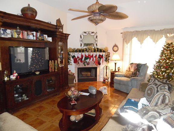 4th image of 1937 N Village Green St