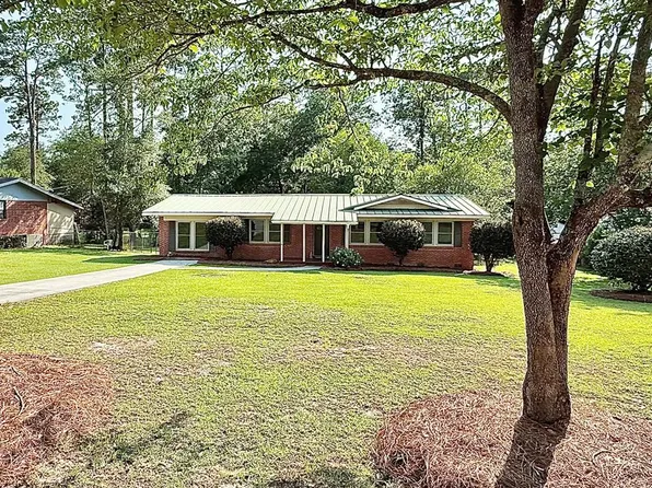 1932 3rd St SE, Moultrie, GA 31768