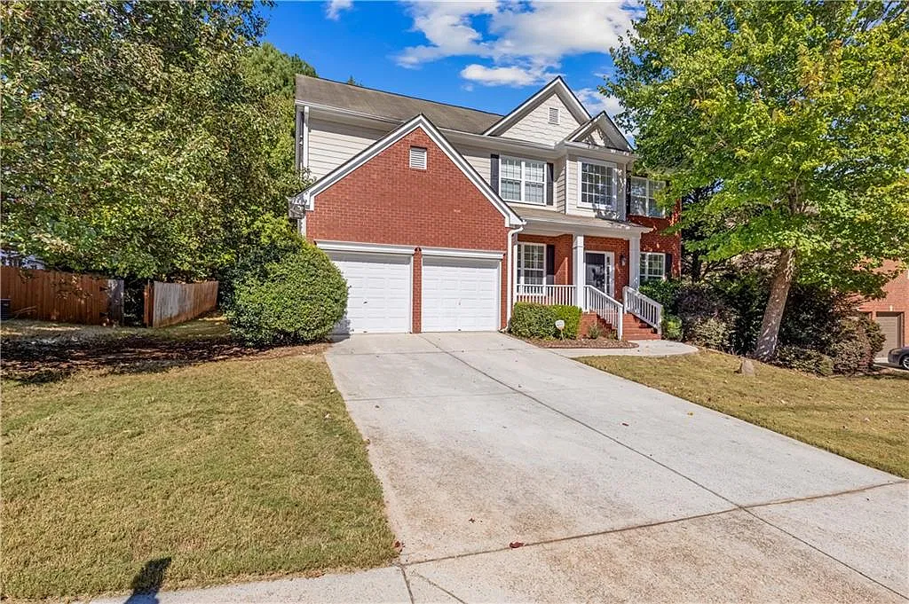 4 bed, 2.5 bath, 2647 sqft, $2,950 — Photo 2