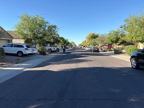 4th image of 2320 S 101st Dr