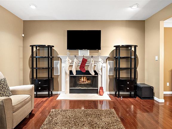 3rd image of 317 Country Orchard Dr
