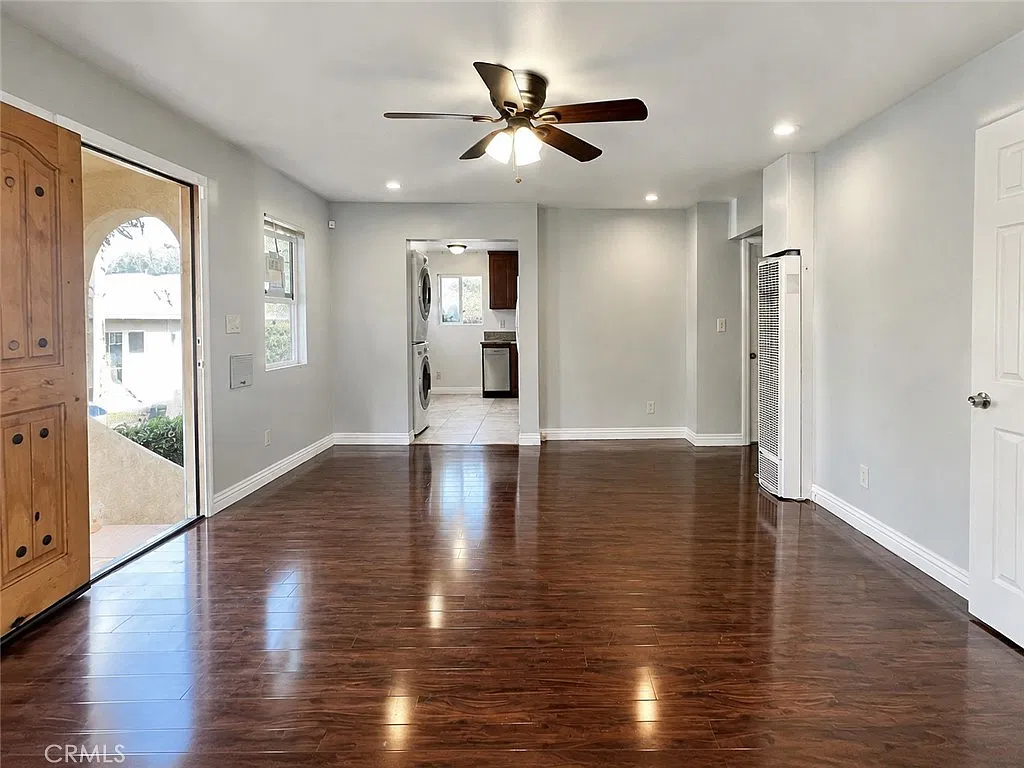 3 bed, 1012 sqft, $3,300 — Photo 1
