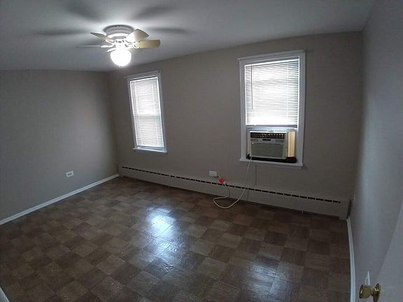 4th image of 1447 W Henderson St