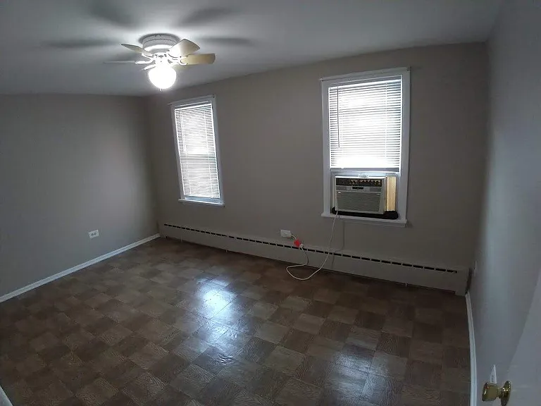 1447 W Henderson St — Photo 4