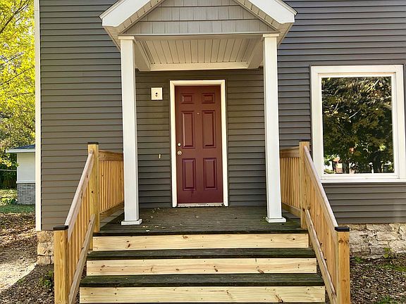2nd image of 325 1st St NW