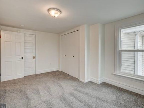 3rd image of 264 Park St