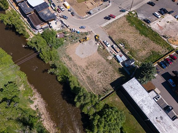 3rd image of 301 Riverview Way
