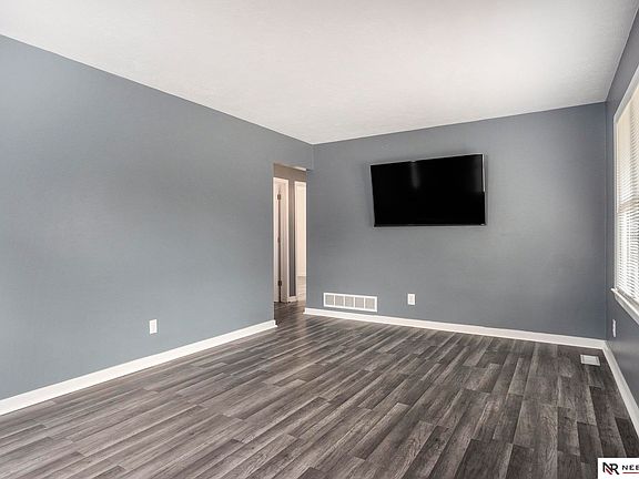 5th image of 4706 S 51st St