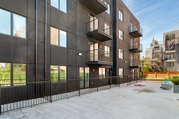 Rented by Safdie Realty Group | media 39