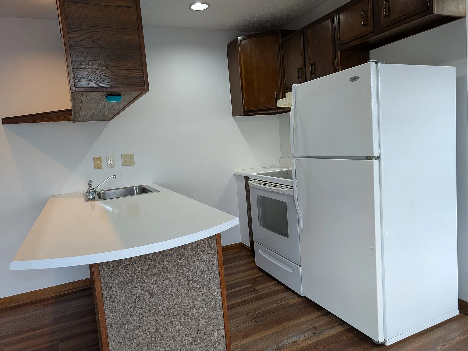1 bed, 650 sqft, $900 — Photo 2