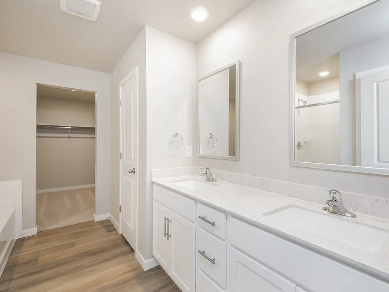 2130 Christina St — Photo 14
