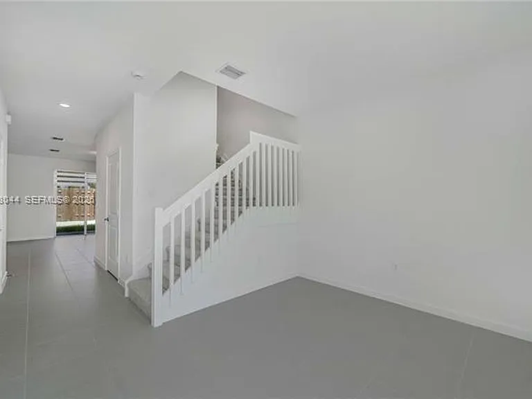 701 SE 13th Street Cir #Townhouse 701 — Photo 5
