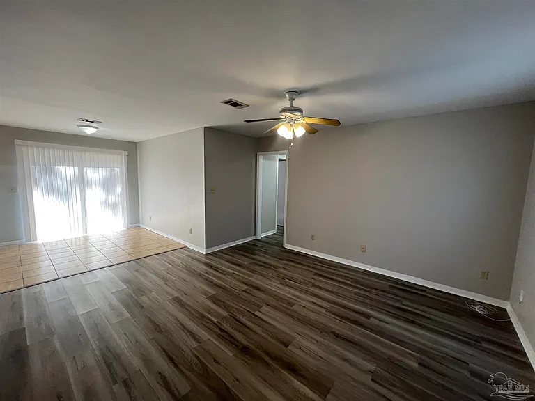 842 Amberway Dr — Photo 3