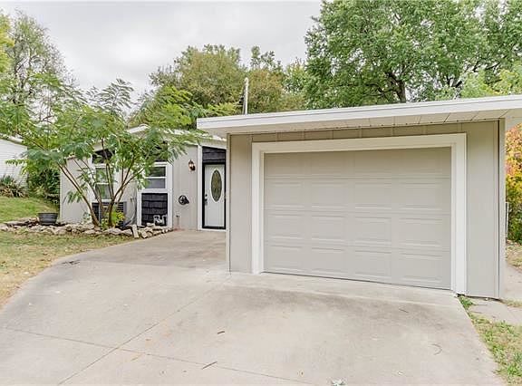 3rd image of 3306 Mark Twain Dr