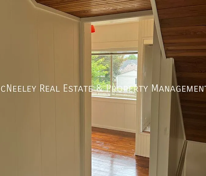 889 N Lincoln St — Photo 8