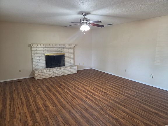 3rd image of 802 Hall Dr