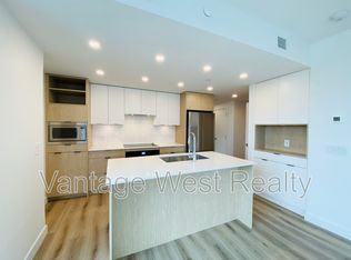 1488 Bertram St #1110, Kelowna, BC V1Y2G2