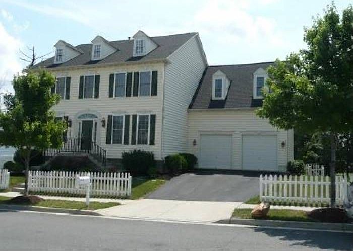 Great Curb Appeal!