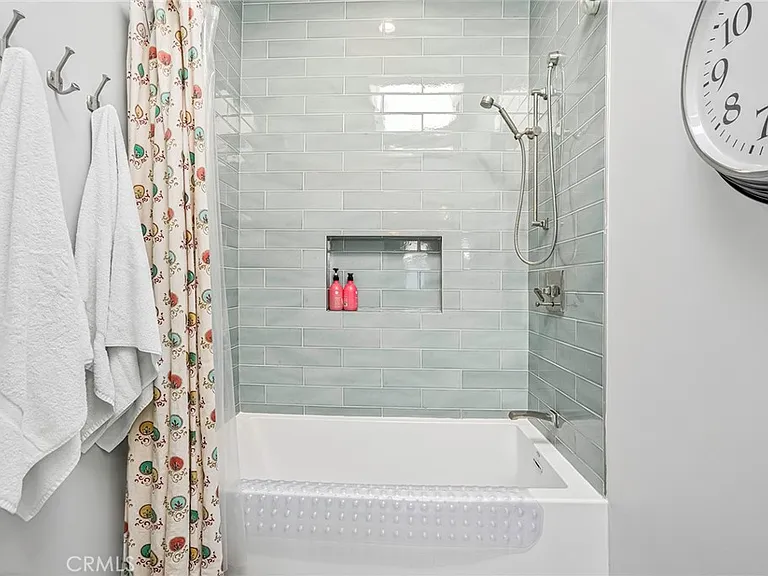 2200 Walnut Ave — Photo 20