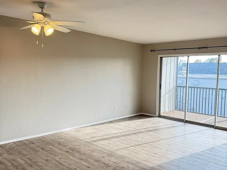 3325 SE 15th Pl #202 — Photo 1