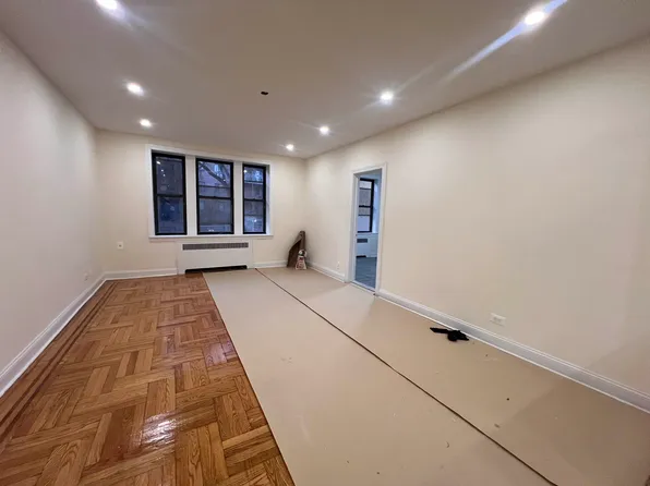 83-44 Lefferts Boulevard image 1 of 5