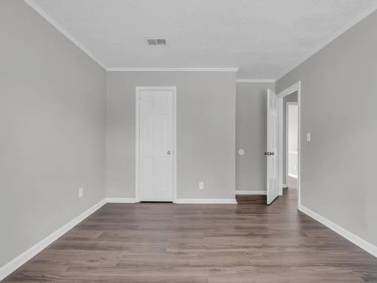 400 Forrest Blvd #13 — Photo 14