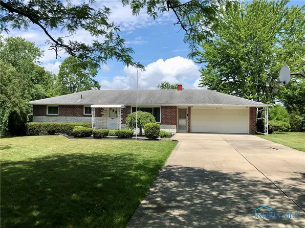 1812 Maumee Dr, Defiance, OH 43512