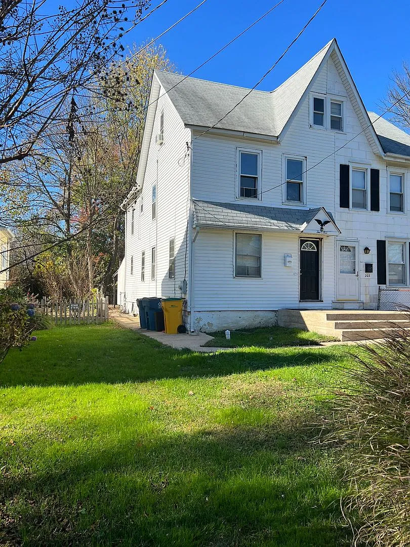 Building Photo - 205 Western Ave