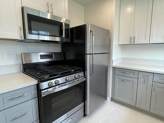 3rd image of 826 5th St APT 1