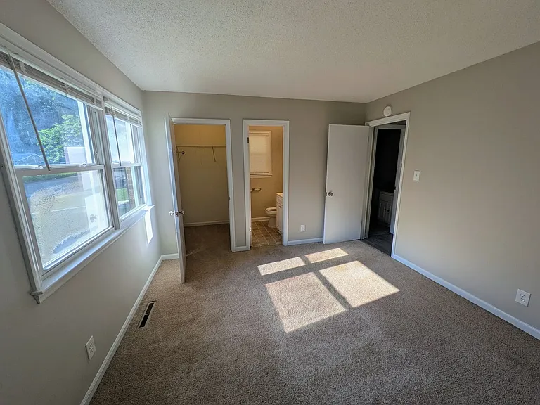 1755 Camden Rd — Photo 11