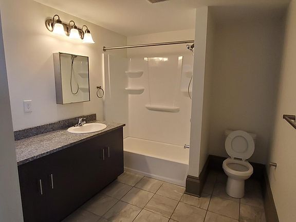2nd image of 616 Niagara St #306