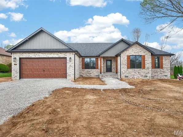 2230 Cherry Blossom Cir, Lebanon, MO 65536