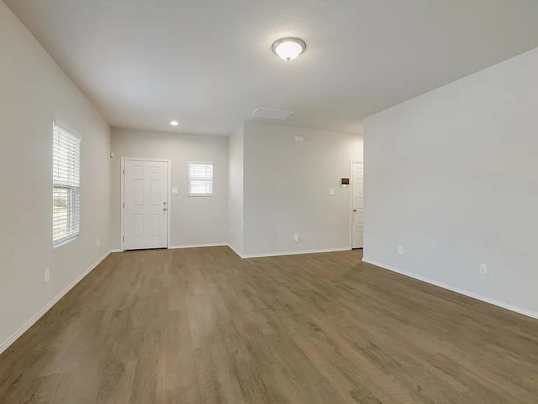 3023 Laguna Clfs — Photo 7